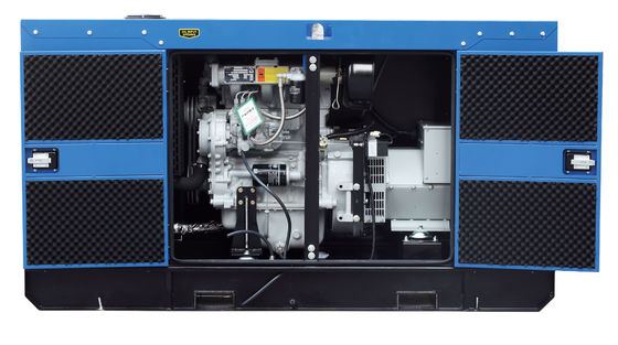 カミンズの良質の交流発電機16KWが付いているオリジナル エンジンによって動力を与えられるディーゼル発電機セット。1500KWに。