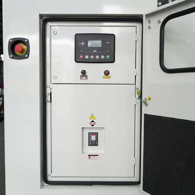 550kW 688KVA 水冷スーパーディーゼルサイレント発電機 50/60HZ 単相/三相ポータブル発電機 DCEC カミン